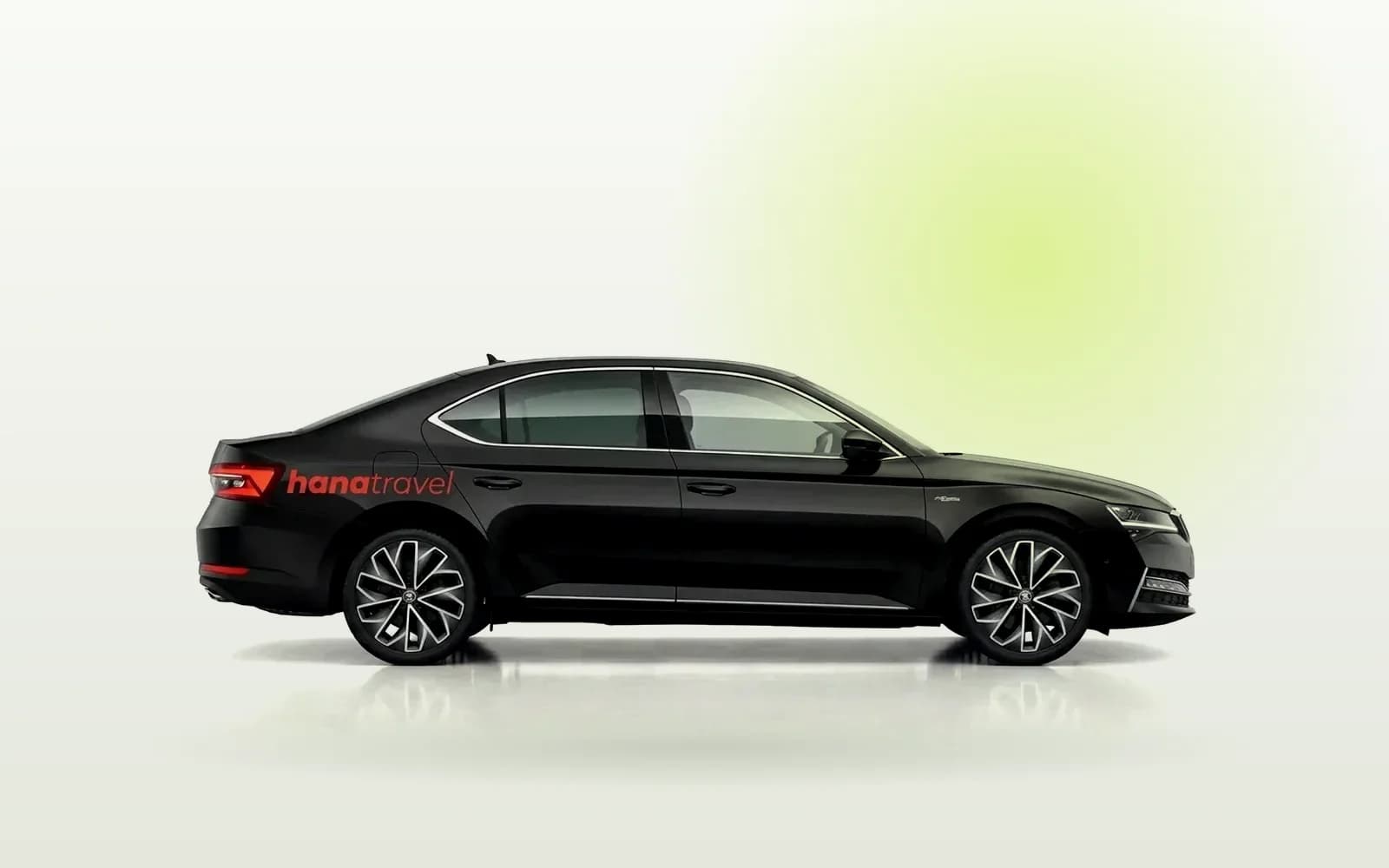 Economy-Limousine – 4 Personen: Skoda Superb, Ford Focus oder vergleichbar für den Transfer ab Flughafen Antalya – bis 4 Personen und 4 Koffer